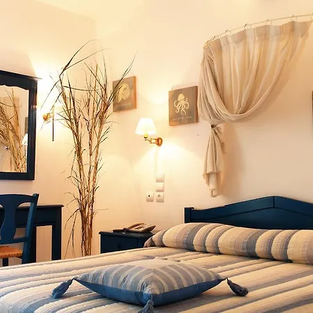 Vardia Bay Karavostasis (Folegandros)