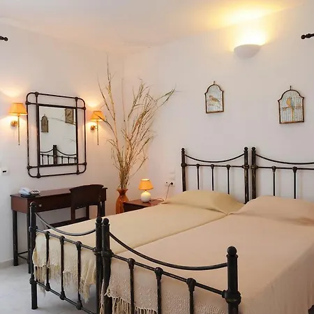 Vardia Bay Karavostasis (Folegandros)