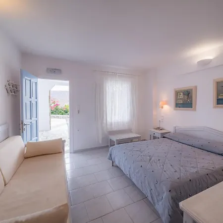 Vardia Bay 3* Karavostasis (Folegandros)