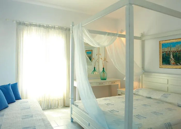 Vardia Bay Karavostasis (Folegandros)