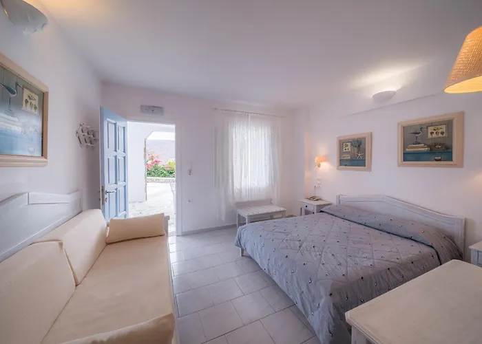 Vardia Bay 3* Karavostasis (Folegandros)