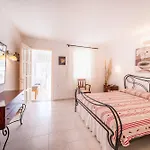 Vardia Bay 3* Karavostasis (Folegandros)