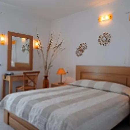 Vardia Bay 3* Karavostasis (Folegandros)