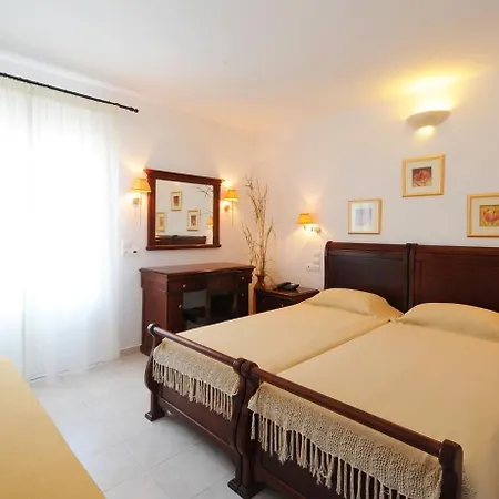 Aparthotel Vardia Bay