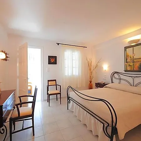 Vardia Bay Karavostasis (Folegandros)