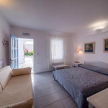 Vardia Bay 3* Karavostasis (Folegandros)