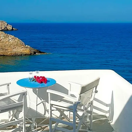 Vardia Bay Karavostasis (Folegandros)