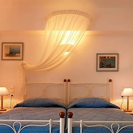 Vardia Bay 3* Karavostasis (Folegandros)