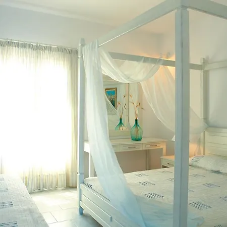 Vardia Bay Karavostasis (Folegandros)