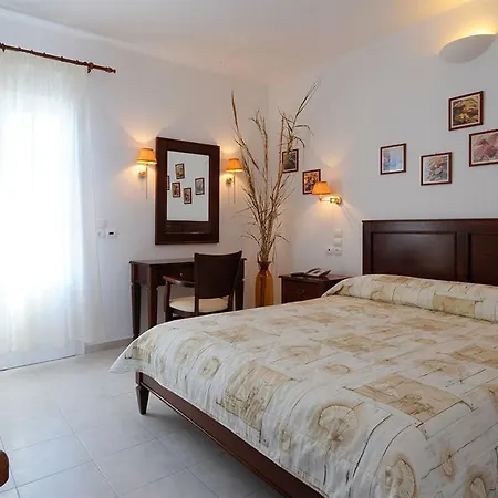 Vardia Bay Karavostasis (Folegandros)