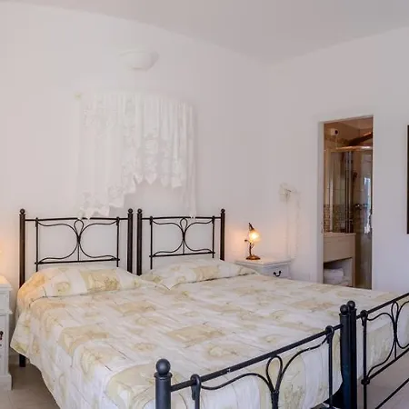 Vardia Bay 3* Karavostasis (Folegandros)