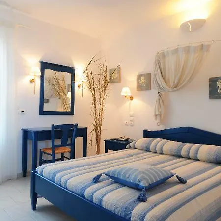 Vardia Bay Karavostasis (Folegandros)