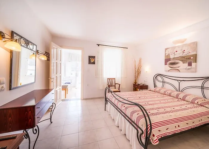 Vardia Bay 3* Karavostasis (Folegandros)