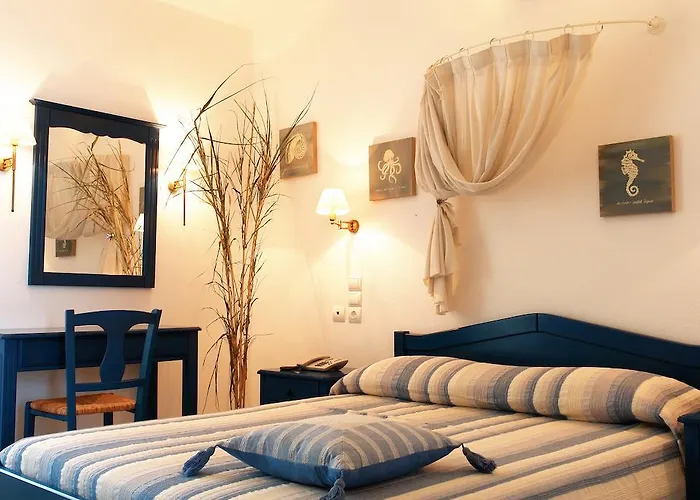 Vardia Bay Karavostasis (Folegandros)