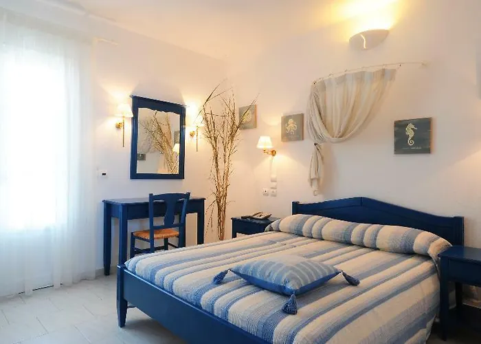 Vardia Bay Karavostasis (Folegandros)