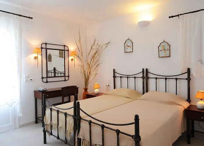 Vardia Bay Karavostasis (Folegandros)